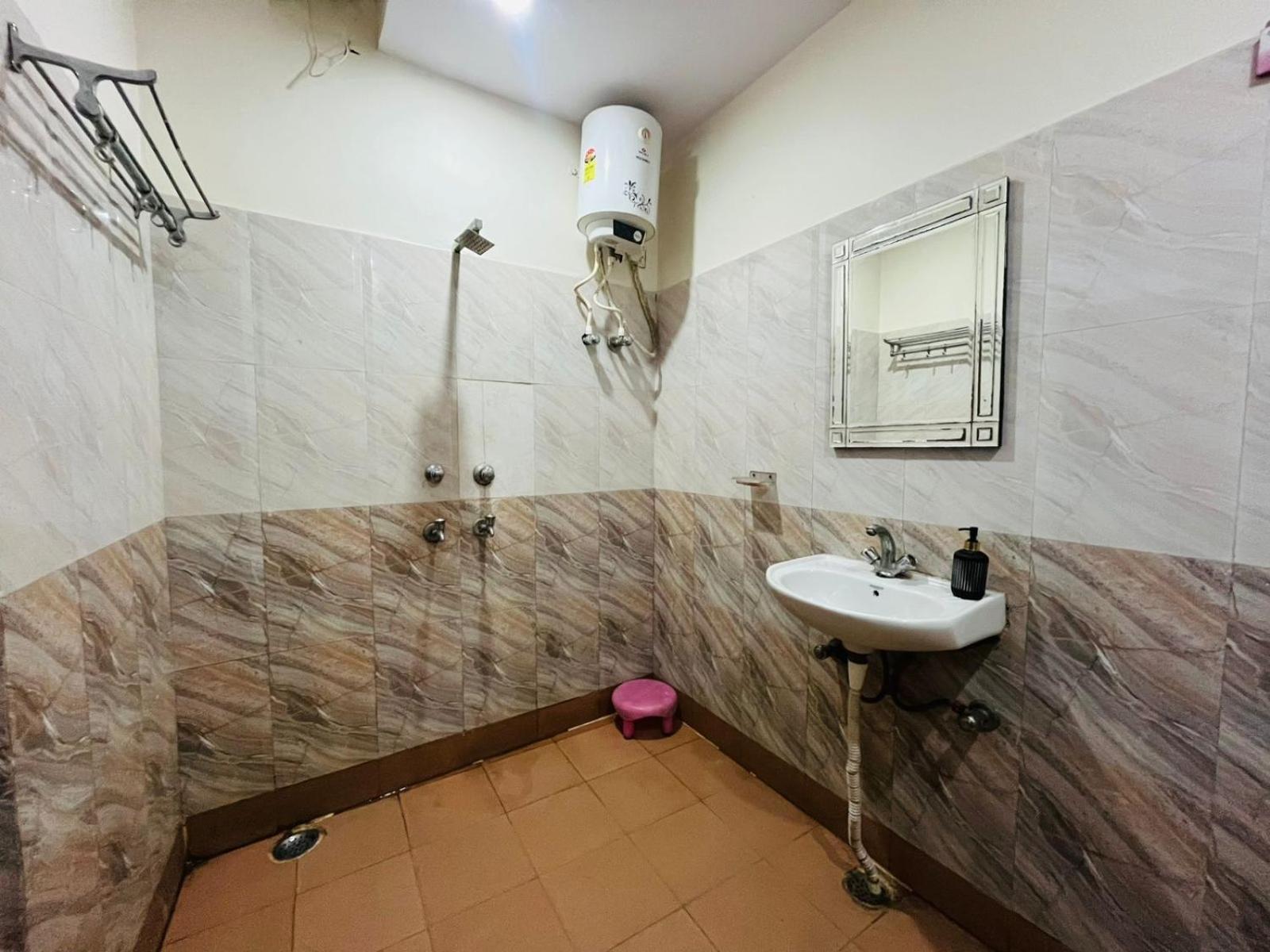 Nitin Palace - Apollo Hospital New Delhi