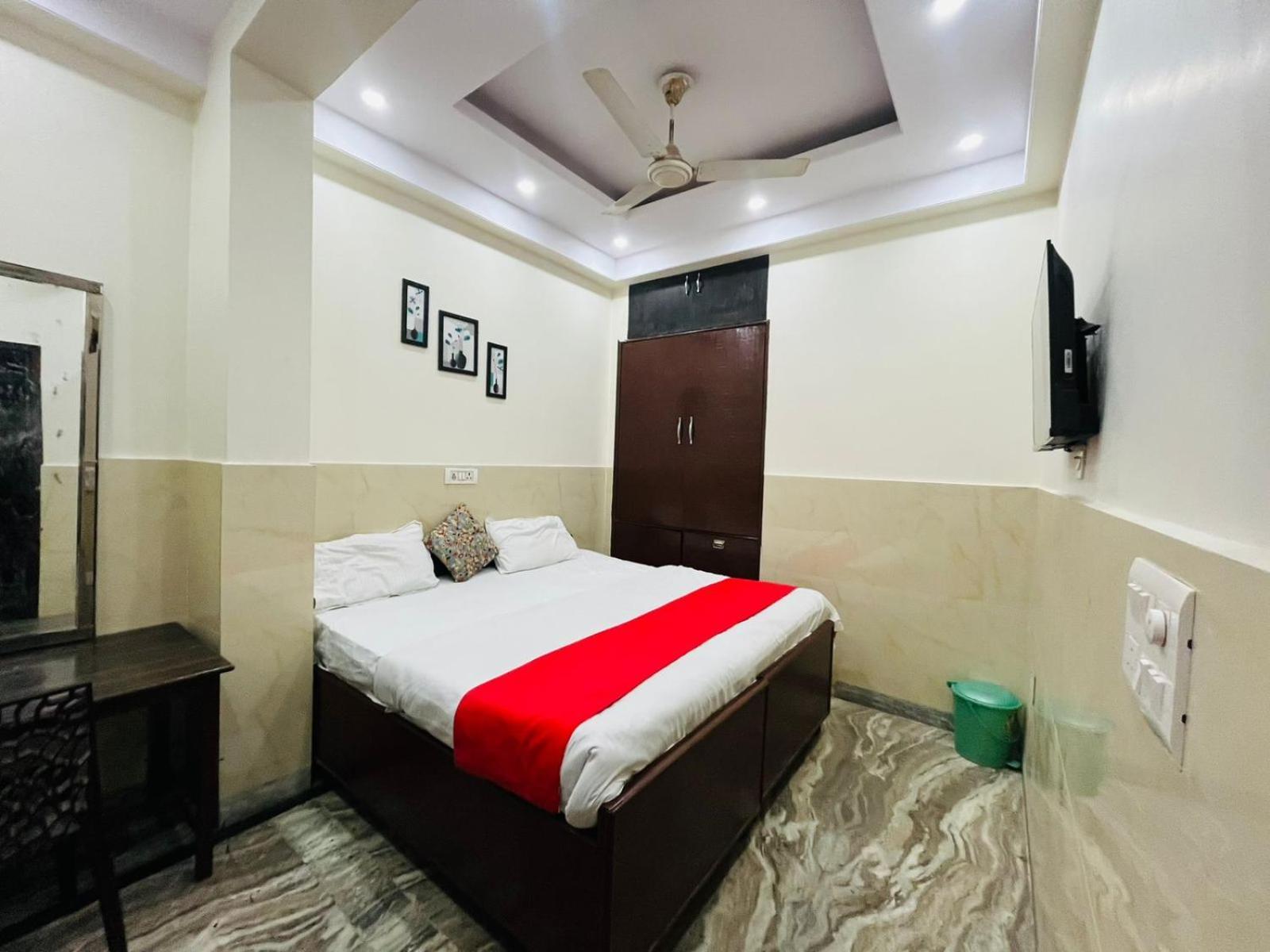 Nitin Palace - Apollo Hospital * New Delhi