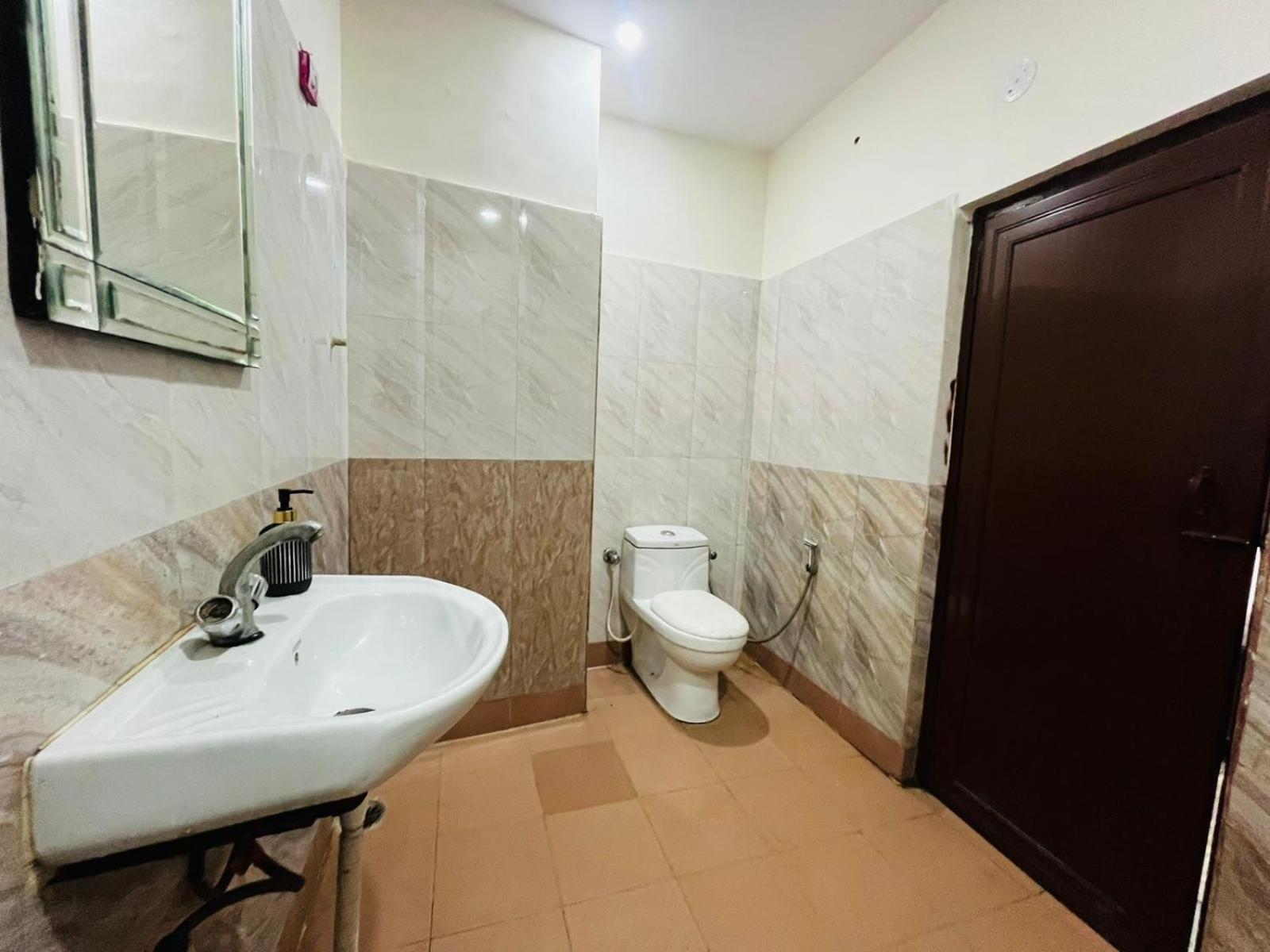 Nitin Palace - Apollo Hospital