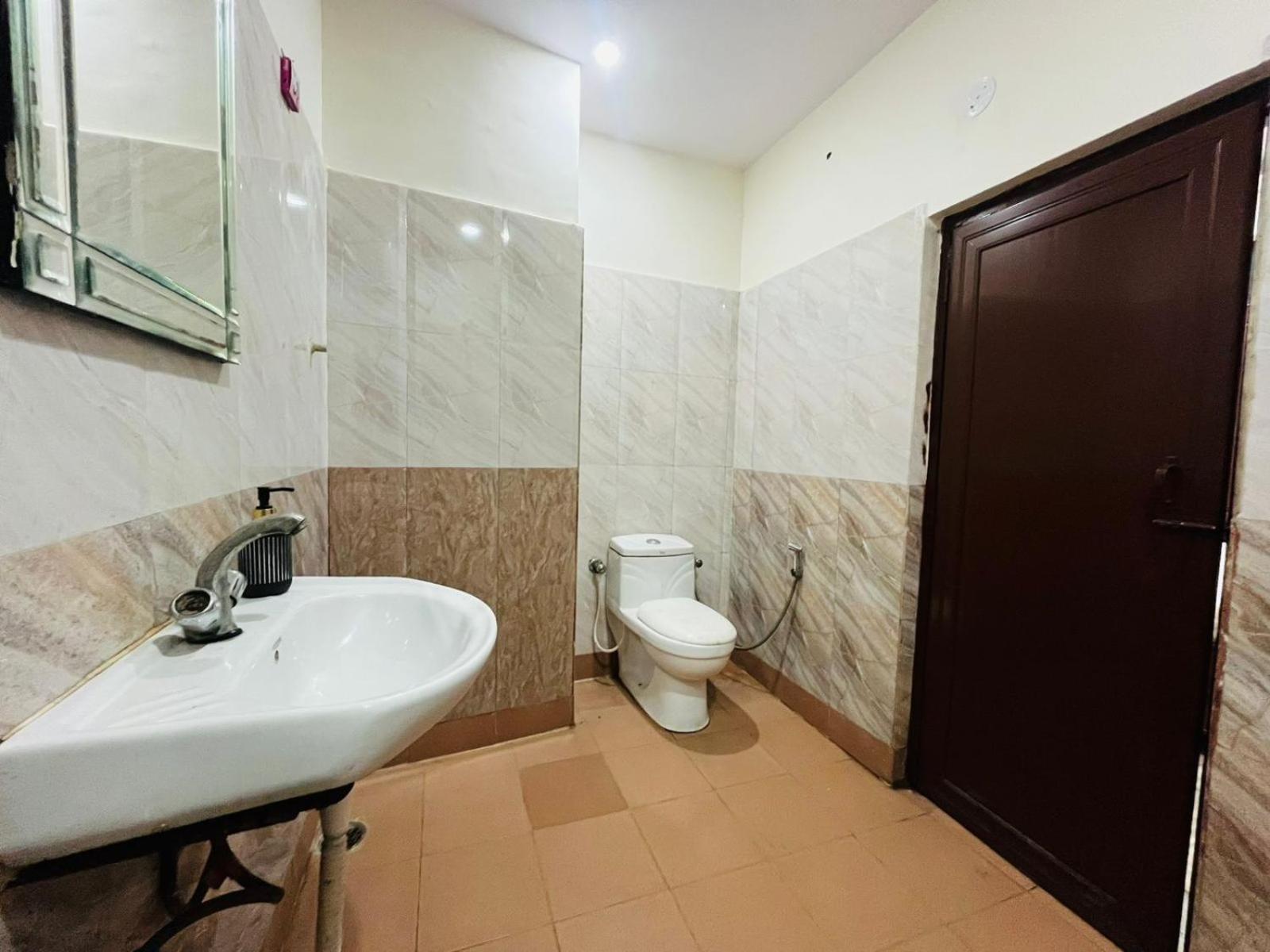 Nitin Palace - Apollo Hospital Apartment New Delhi