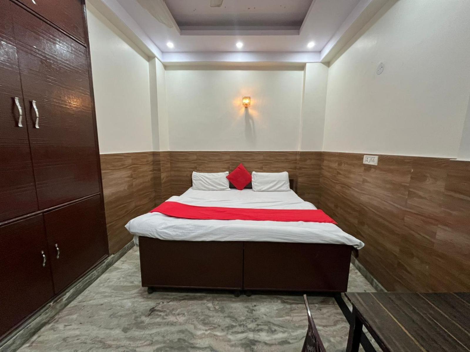 Nitin Palace - Apollo Hospital *